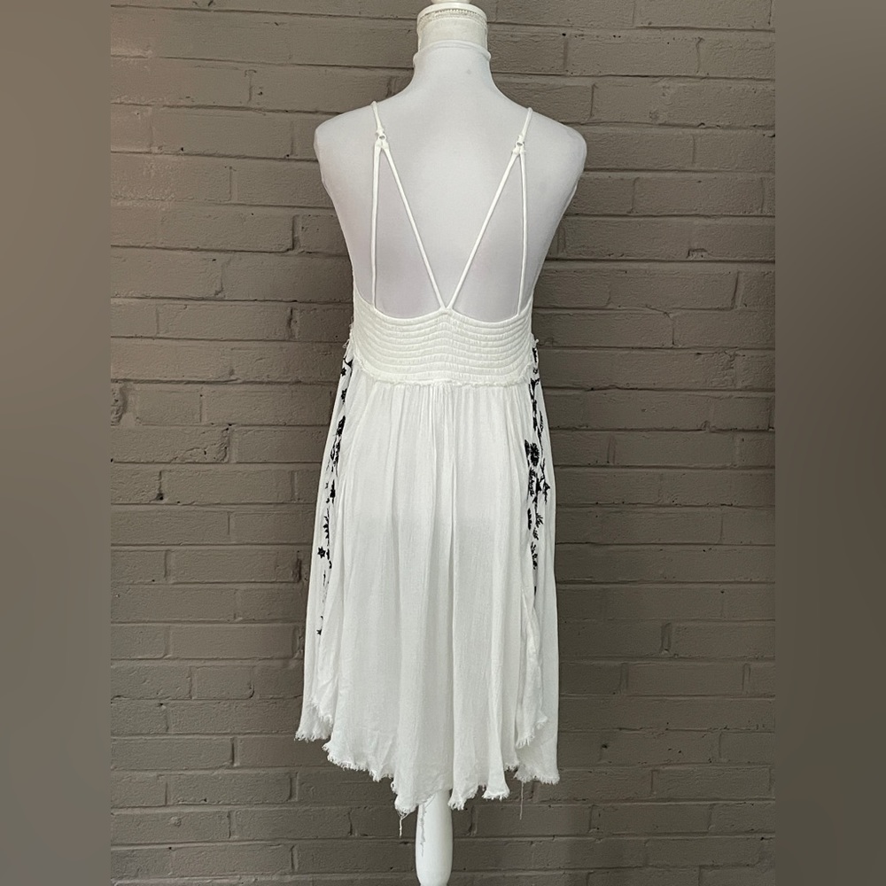 Free People white dress / black embroidered floral print - Picture 7 of 14